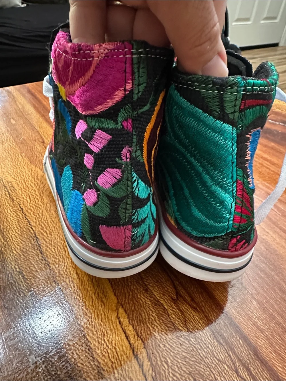 SIZE 12US Kids High-Top Floral Embroidered  Sneakers Multicolor
